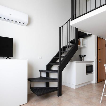 Italianway Apartment Милано Екстериор снимка