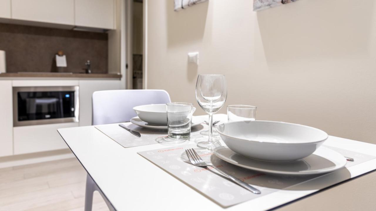 Italianway Apartment Милано Екстериор снимка