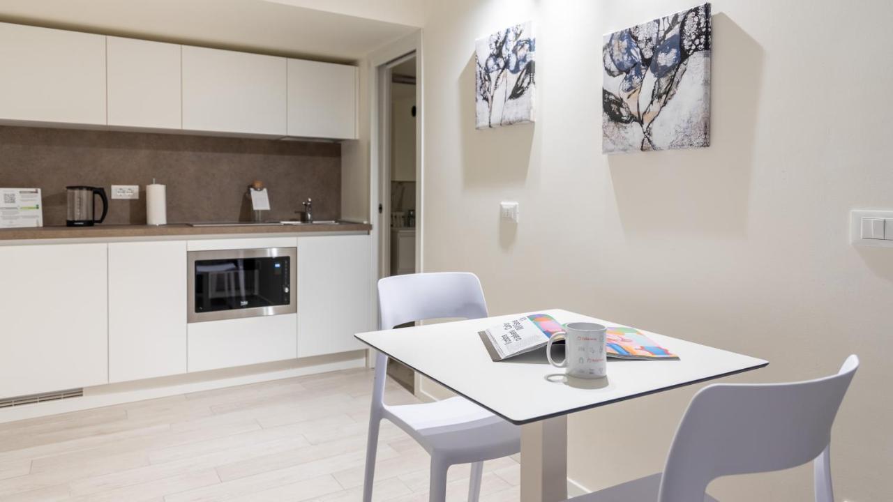 Italianway Apartment Милано Екстериор снимка